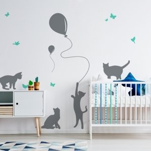 Yokodesign Nástěnná samolepka - stínové obrázky - kočky s balónky barva kočky: černá, barva doplňky: sv. modrá