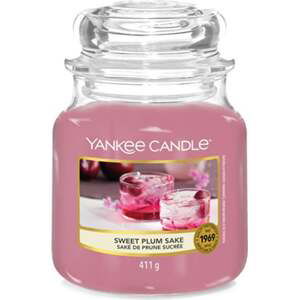 Yankee Candle Sladké švestkové saké, Svíčka ve skleněné dóze 411 g