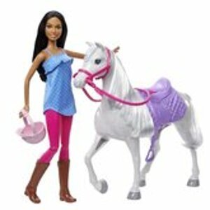 Barbie na vyjížďce s koněm